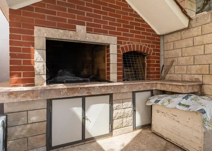 With Parking Space - Omis - 2805 Apartament
