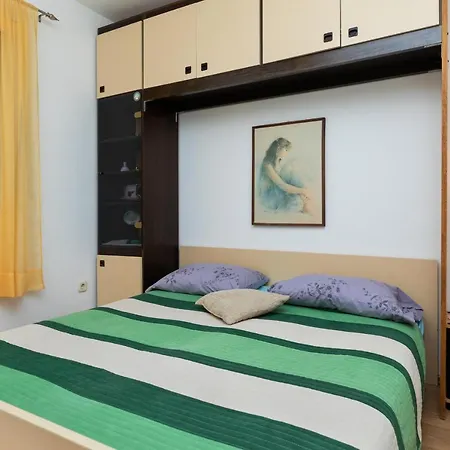 Apartment Apartments With A Parking Space Mimice, Omis - 2805