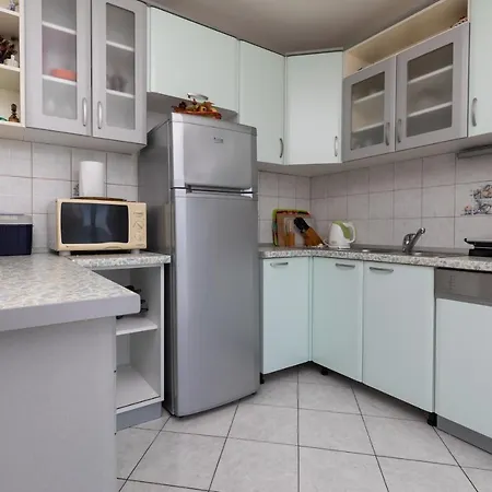 With Parking Space Mimice, Omis - 2805 Daire