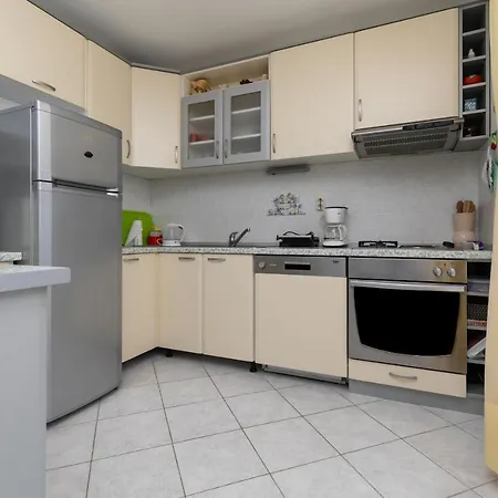 With Parking Space Mimice, Omis - 2805 Daire *