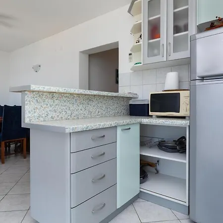 With Parking Space - Omis - 2805 Appartement Mimice